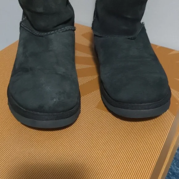 Women's Ugg Black Classic Tall Boots Size 8 - Picture 2 of 15